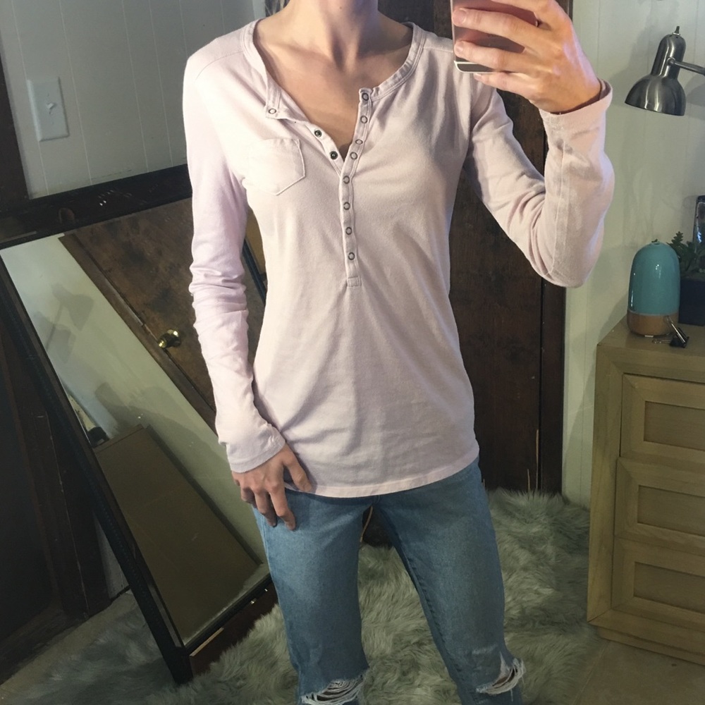 Comfy GAP tee t shirt snap up long sleeve